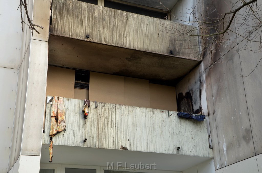 Wohnzimmer ausgebrannt Koeln Ostheim Gernsheimerstr P05.JPG - Miklos Laubert